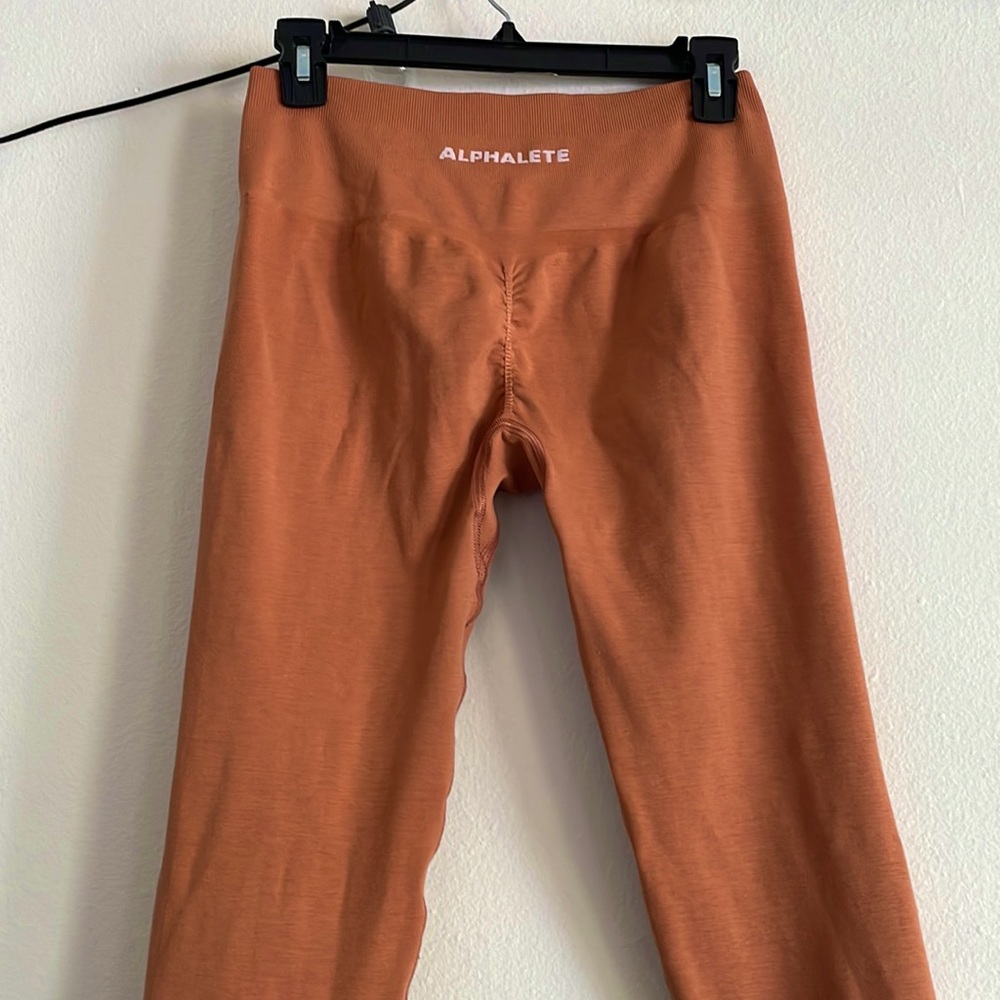 Alphalete amplify workout leggings with booty scrunch EUC